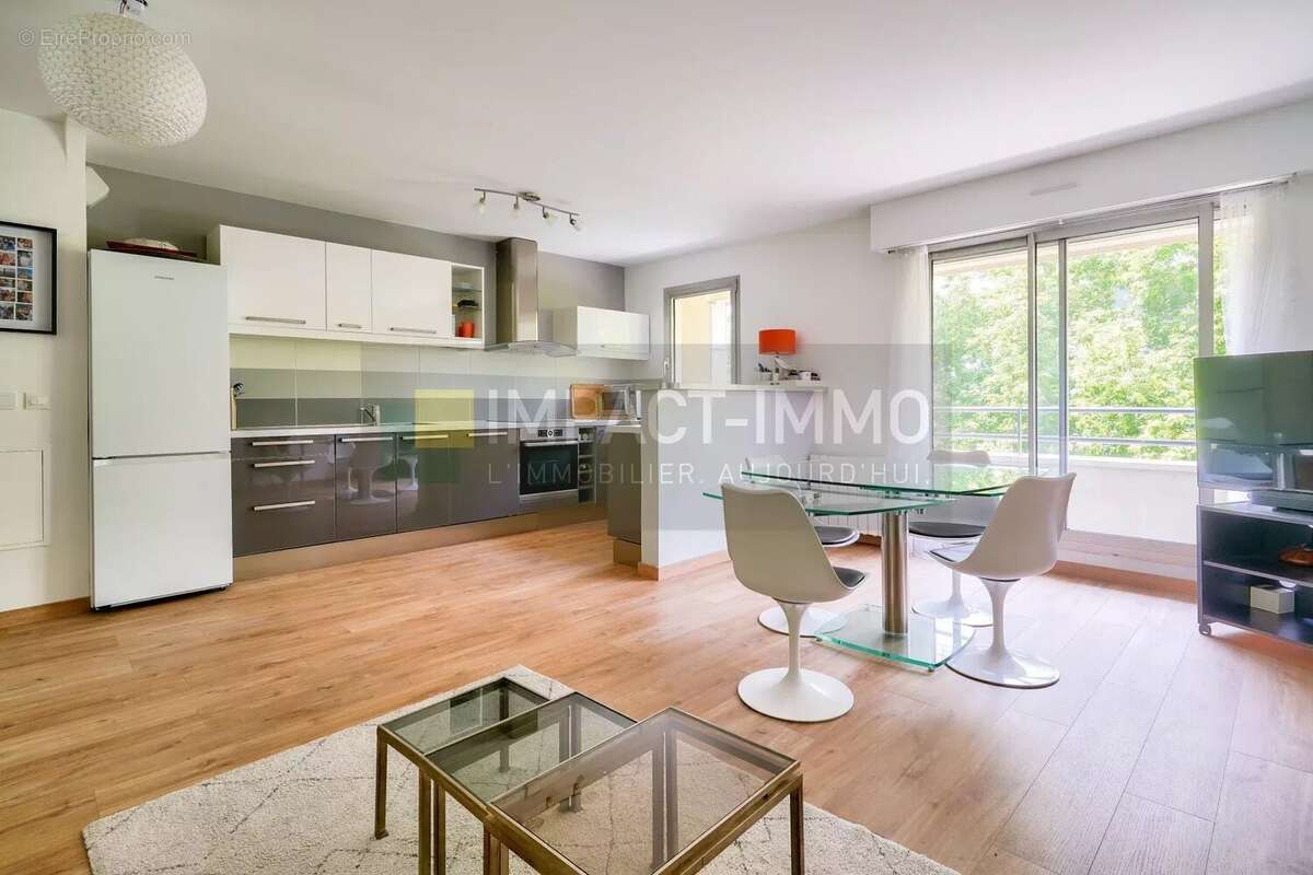 Appartement à COURBEVOIE