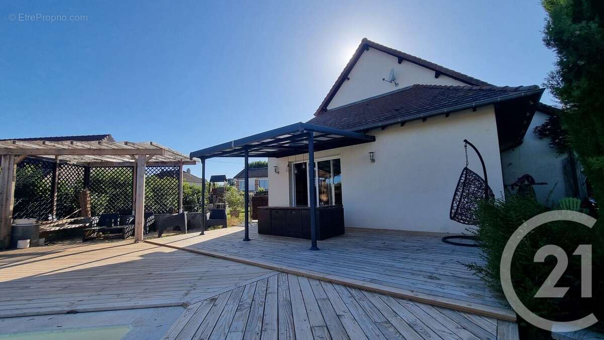 Maison à NEUILLY-LE-REAL