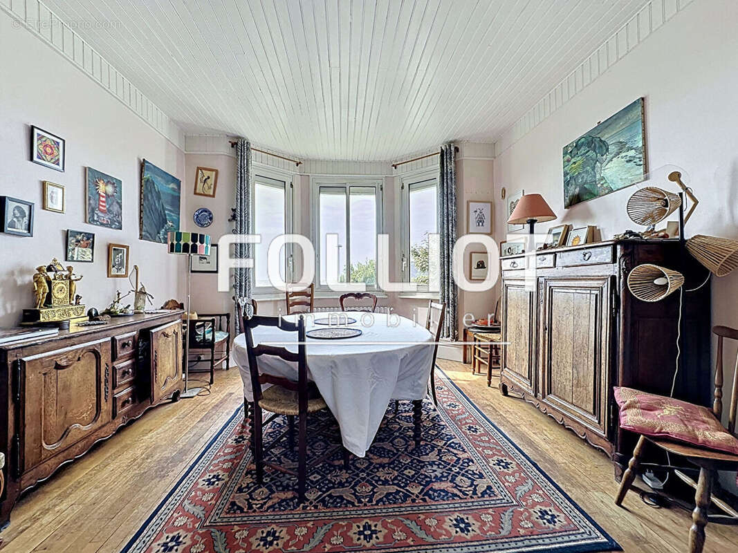 Maison à DONVILLE-LES-BAINS