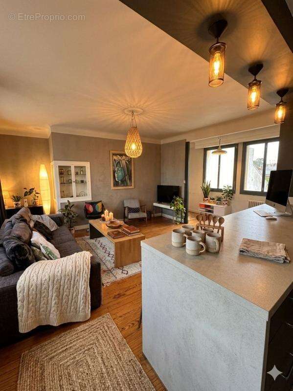Appartement esprit maison de ville de plus de 160m2 au coeur de Jurançon – volumes, lumière et cadre de vie privilégié - photo 2