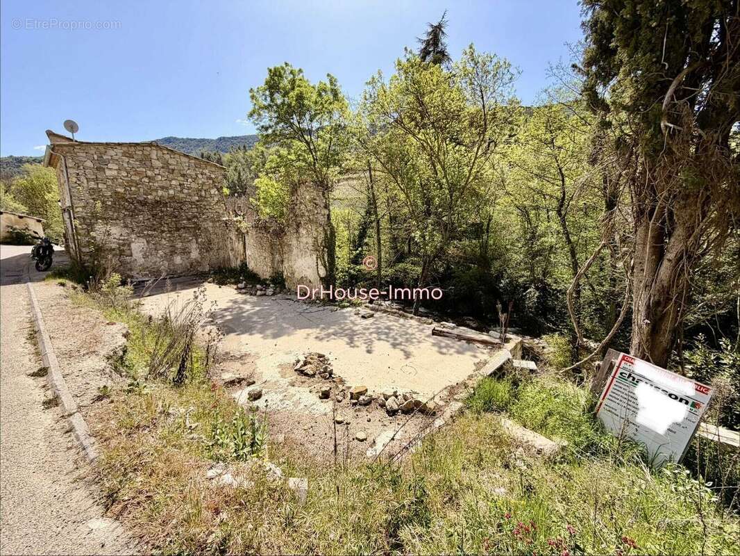 Terrain à BUIS-LES-BARONNIES