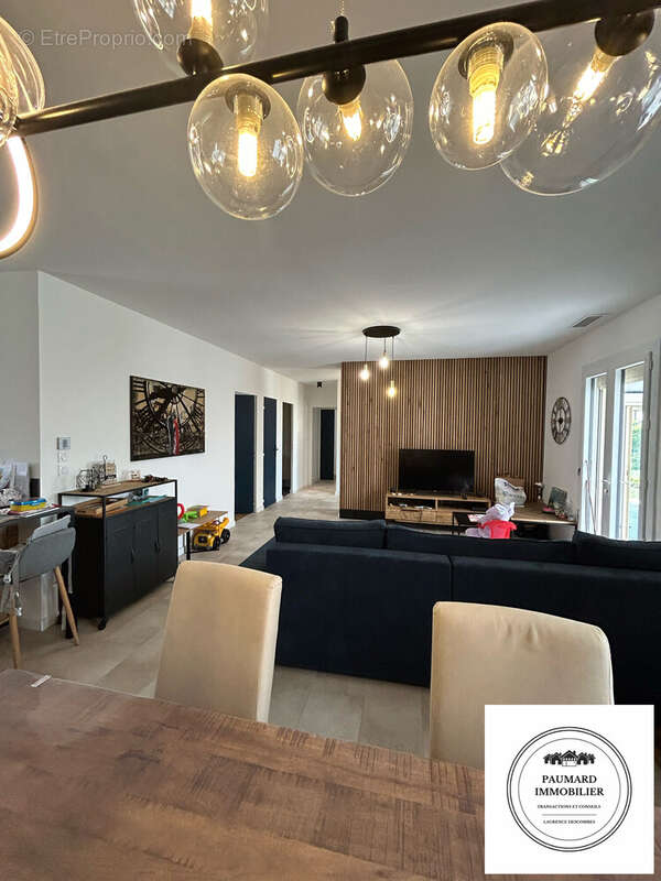 Espace de vie  - Maison à ROMANS-SUR-ISERE