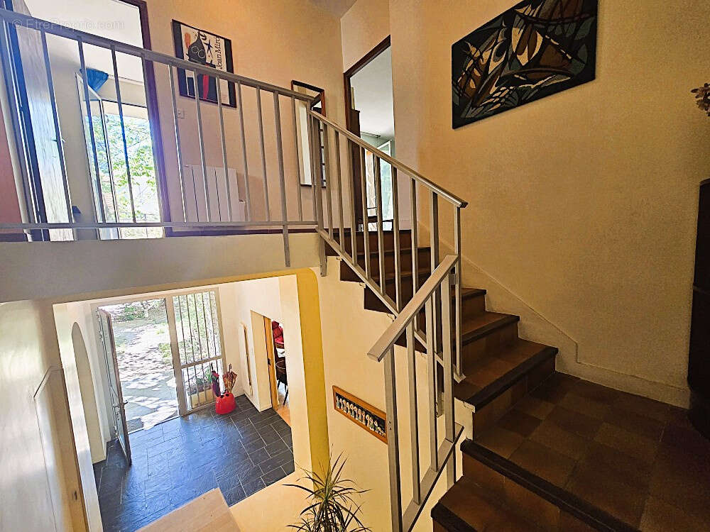 Préfecture !!! Maison 249m2 - Terrain 525m2.. - photo 9