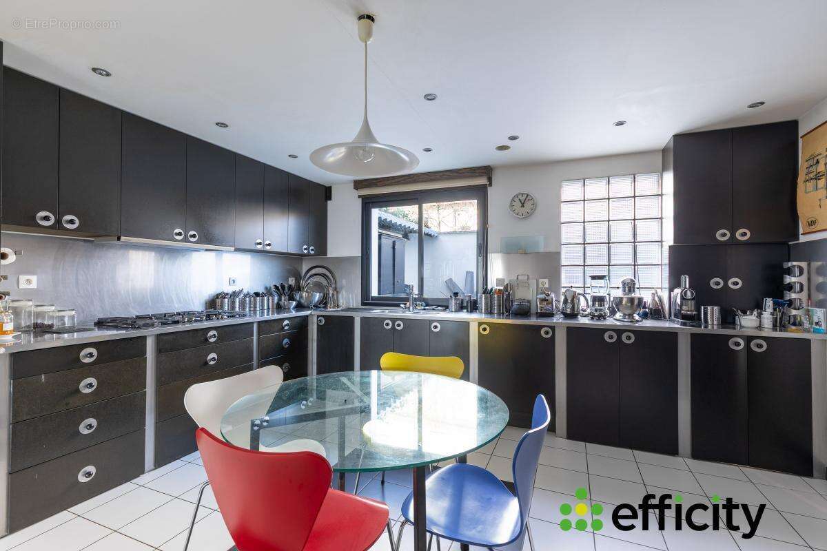 Maison 360 m² à Suresnes  - photo 6
