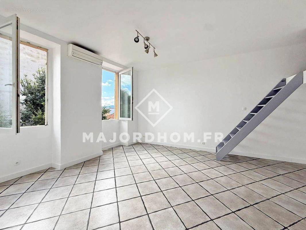 Appartement à MARSEILLE-4E