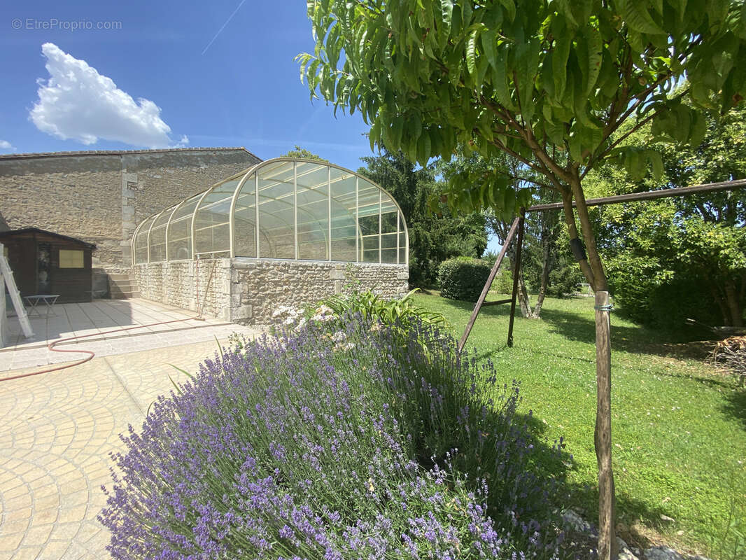 Maison à ASNIERES-SUR-NOUERE