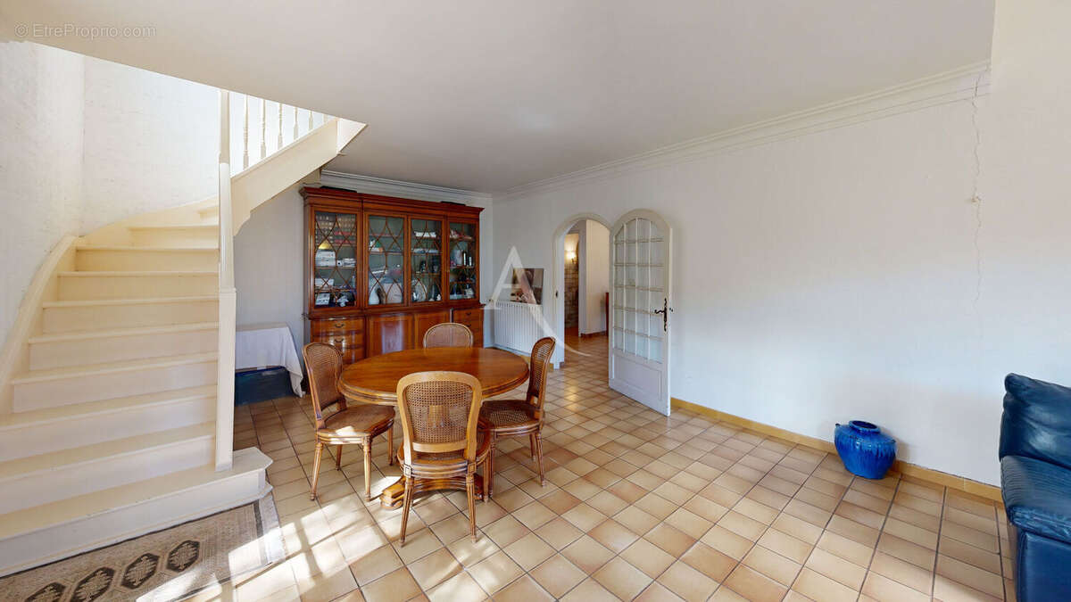 Maison à MOUSSAN