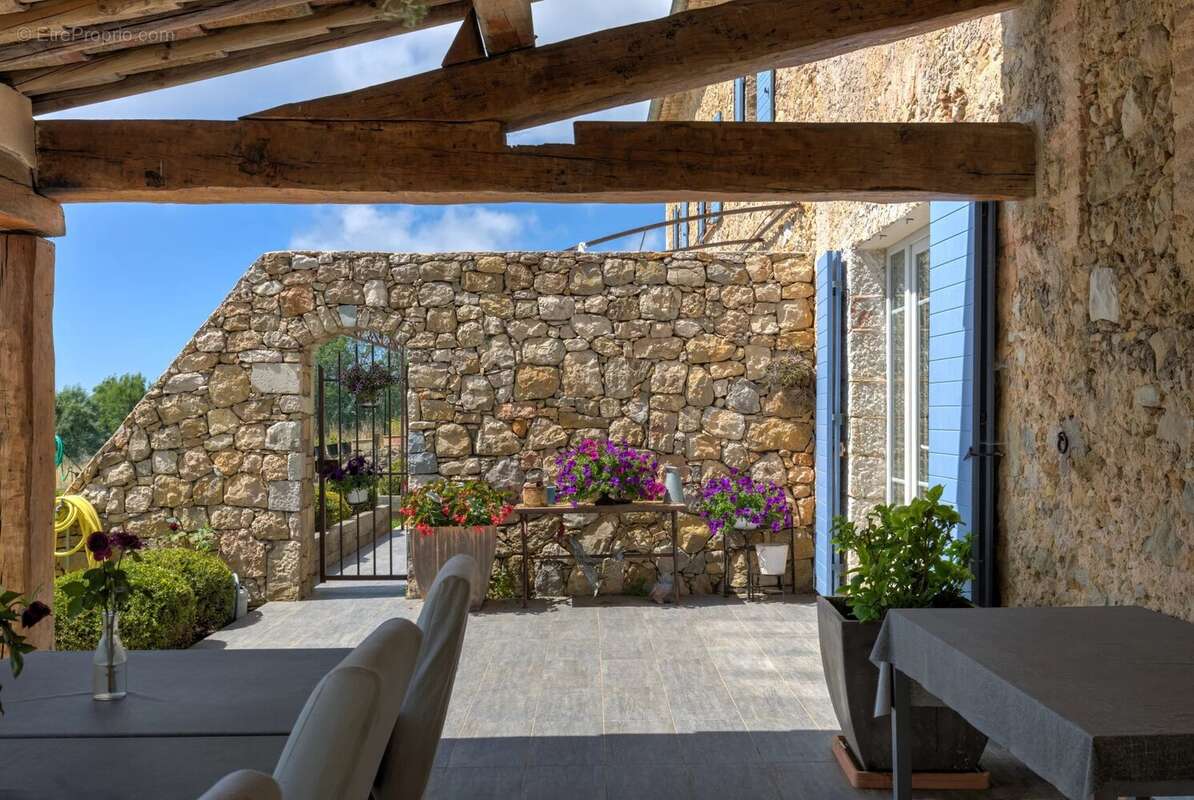 Maison à TOURRETTES-SUR-LOUP