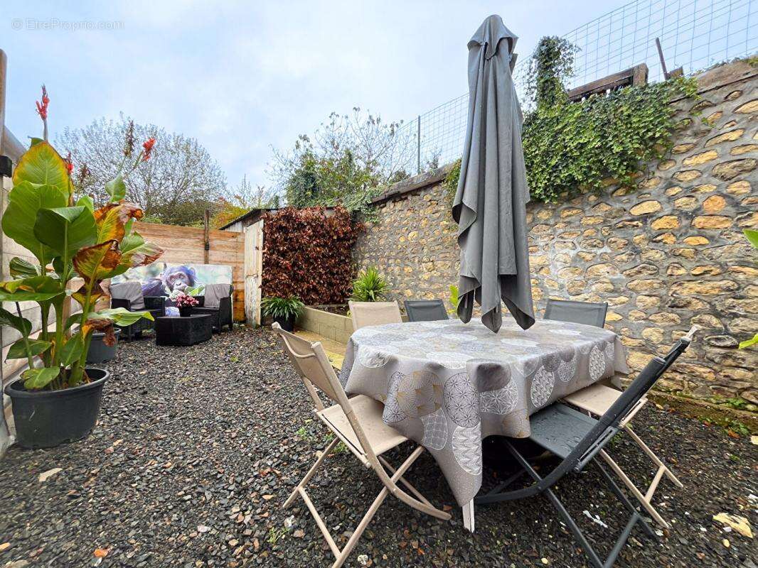 Maison à NOUANS-LES-FONTAINES