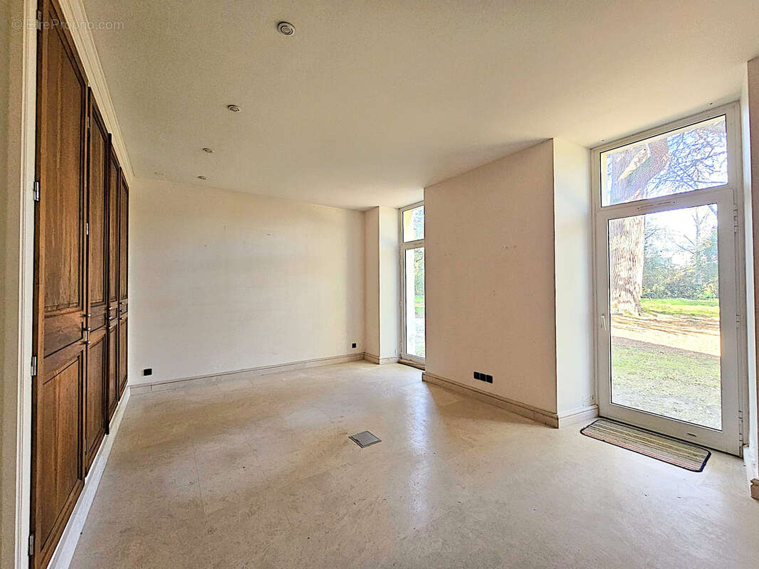 Demeure de caractère au cœur de la ville   450m2 -10 chambres- piscine sur parc de 8000m2 Coliving-Coworking- - photo 24