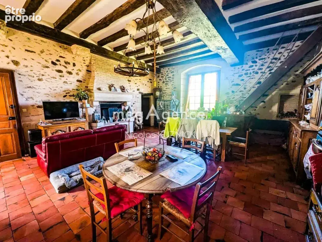 Corps de ferme de 200m² sur 4380m² de terrain - Nombreuses dépendances - photo 2