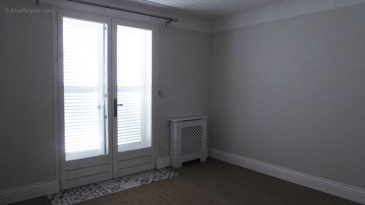 Maison contemporaine 200 m² avec T3 indépendant, piscine, terrain 1300 m²  proche lac  sans vis-à-vis  fort potentiel - photo 12