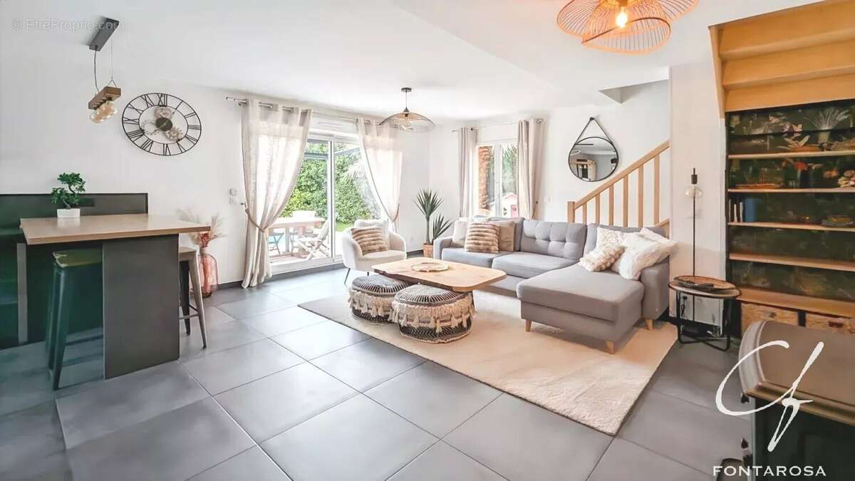Maison à ROQUEBRUNE-SUR-ARGENS