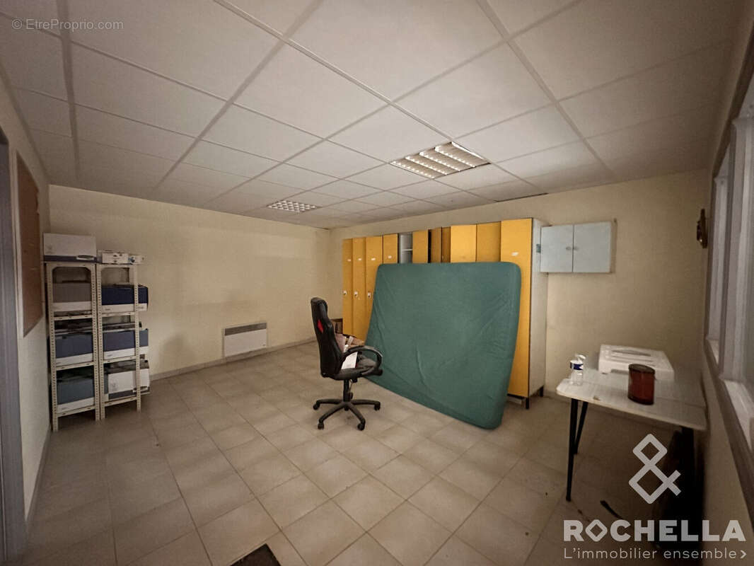 Commerce à SAINT-JEAN-D&#039;ANGELY