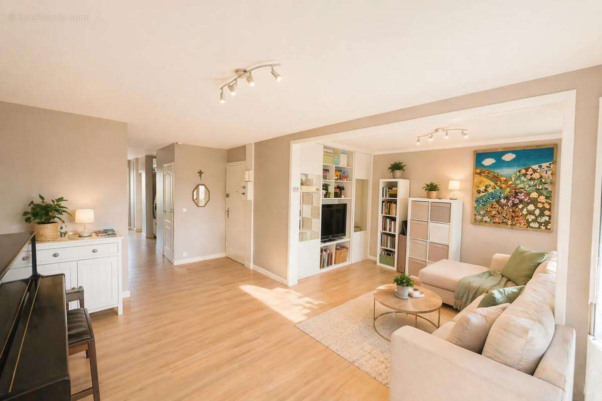 Grand appartement rénové de 5 pièces, cave à Melun - photo 2