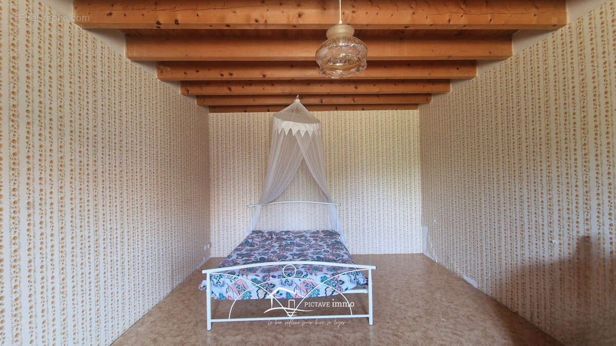 Maison de campagne avec dépendances et terrain de 1 120 m2 à Saint-Sauvant - photo 3