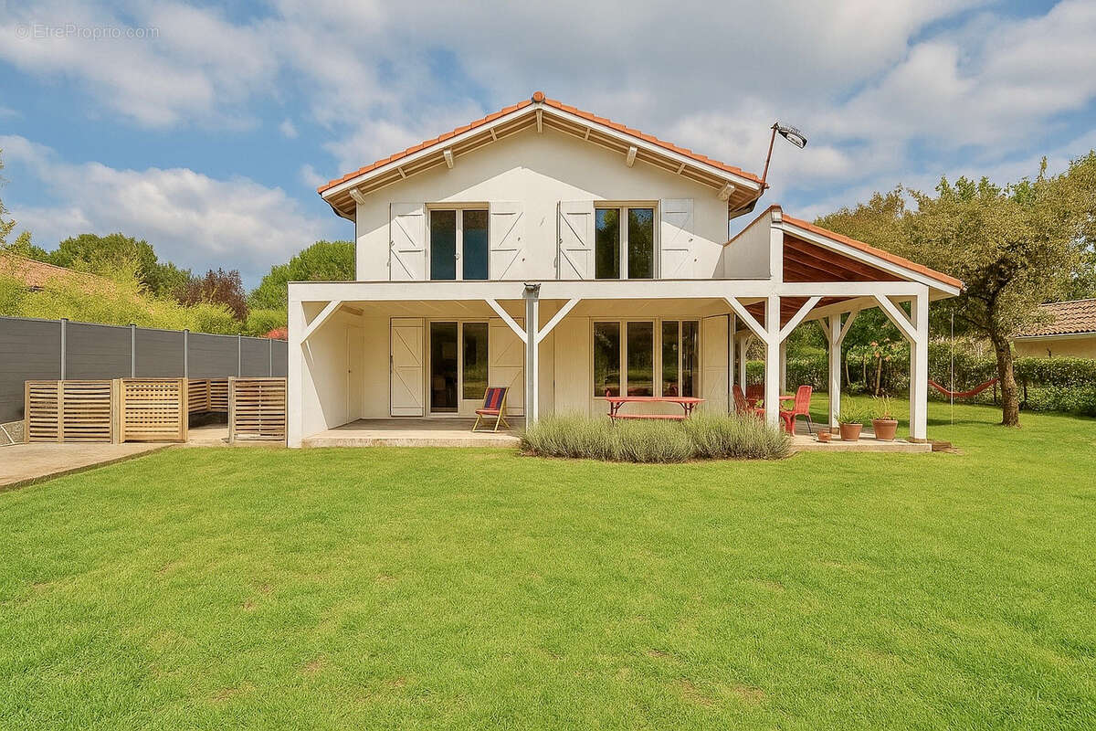 Maison à SAINT-JULIEN-EN-BORN