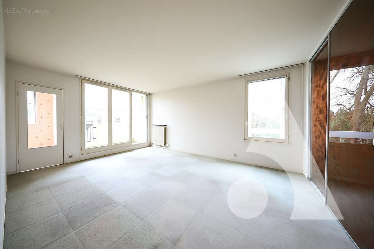 Appartement à CORBEIL-ESSONNES