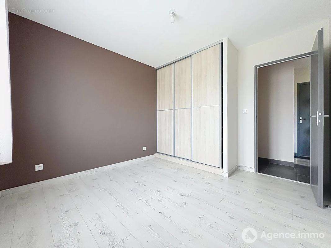 Maison récente de 5 pièces de 133 m² à Saint-Denis-de l'Hôtel - photo 12
