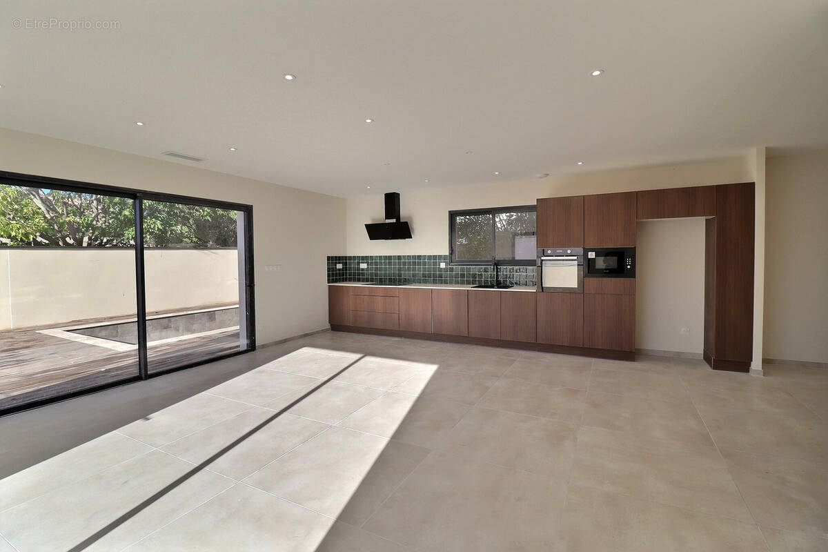 Maison à GALLARGUES-LE-MONTUEUX