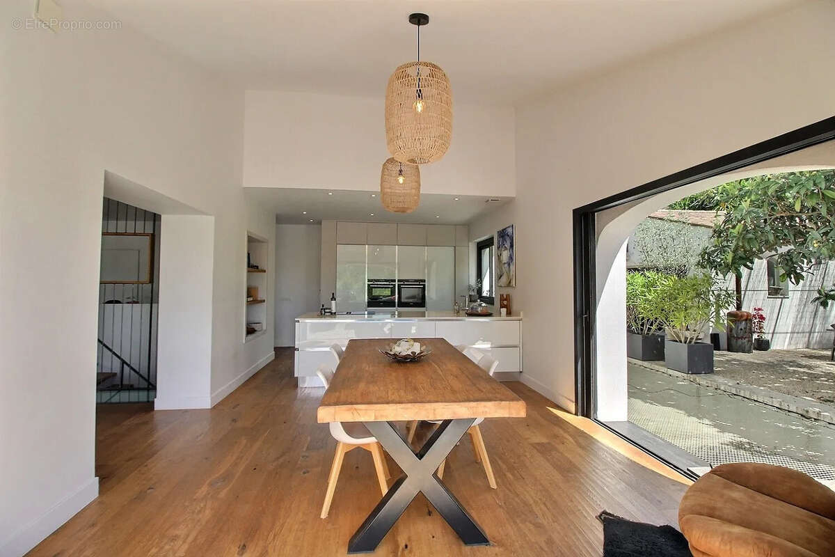 Maison à VALBONNE