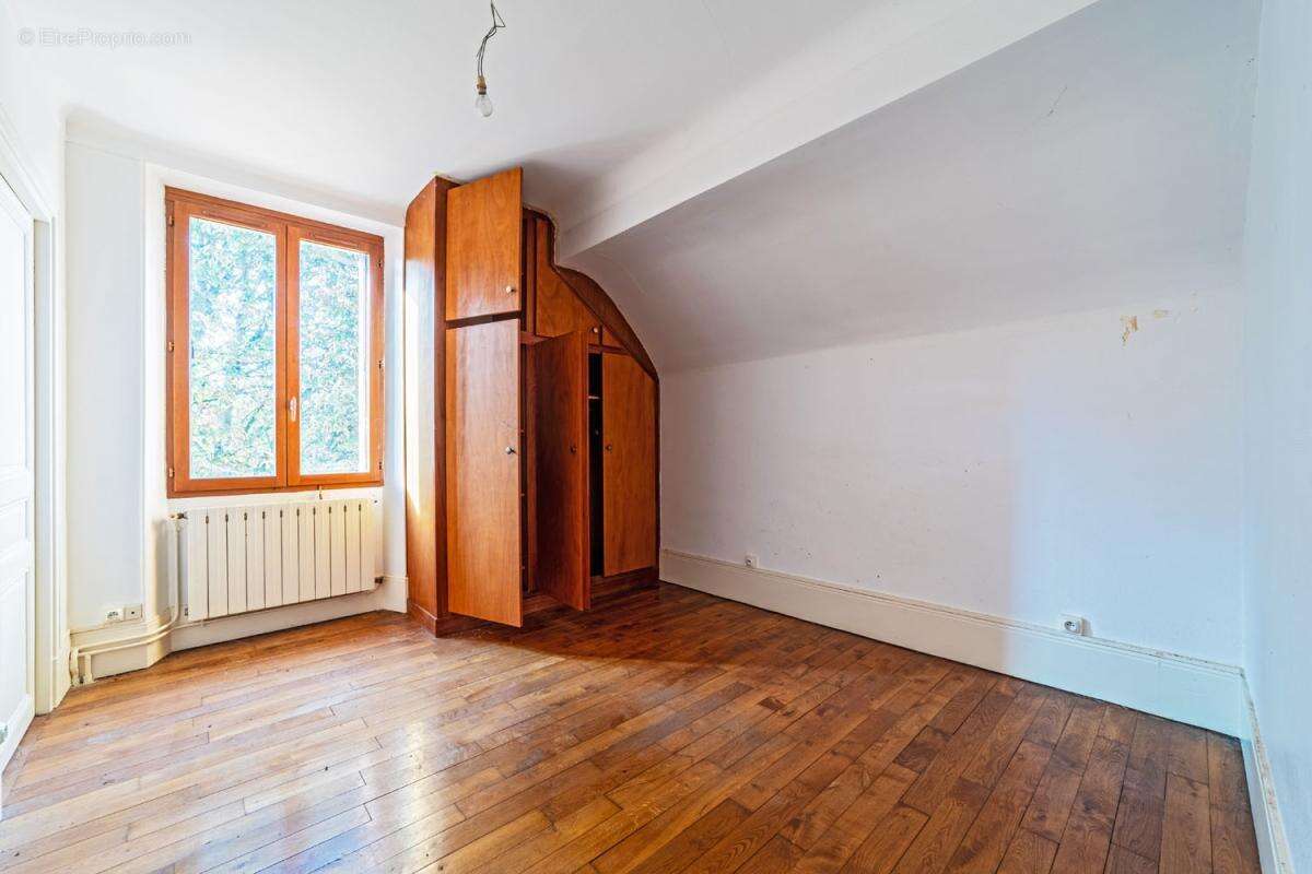 Deux maisons - 158 m² - Vernou-la-Celle-sur-Seine (77) - photo 4