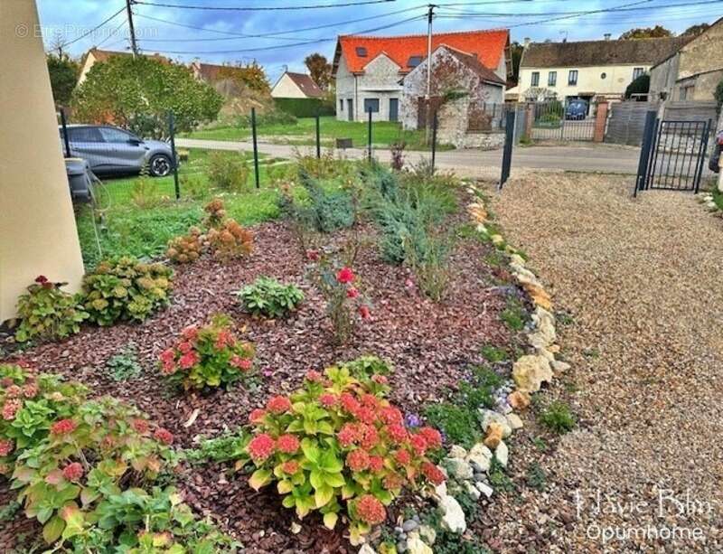 Maison à NEAUPHLETTE