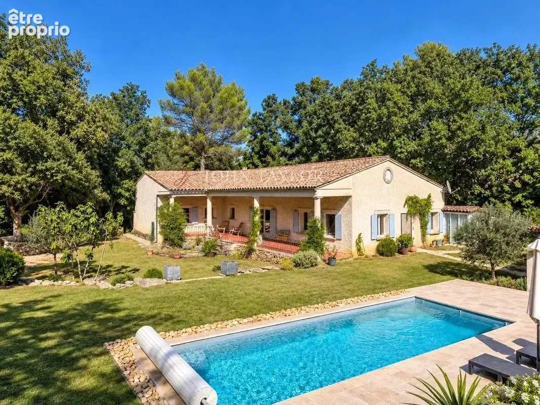 A VENDRE Propriété de charme au coeur du convoité "triangle d'or" du Luberon - photo 3