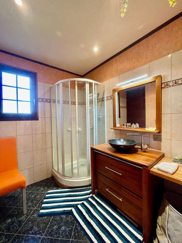 Maison à VILLENEUVE-SAINT-SALVES