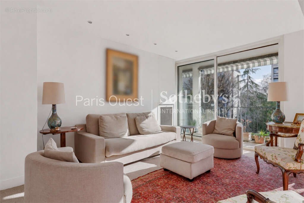 Appartement à NEUILLY-SUR-SEINE