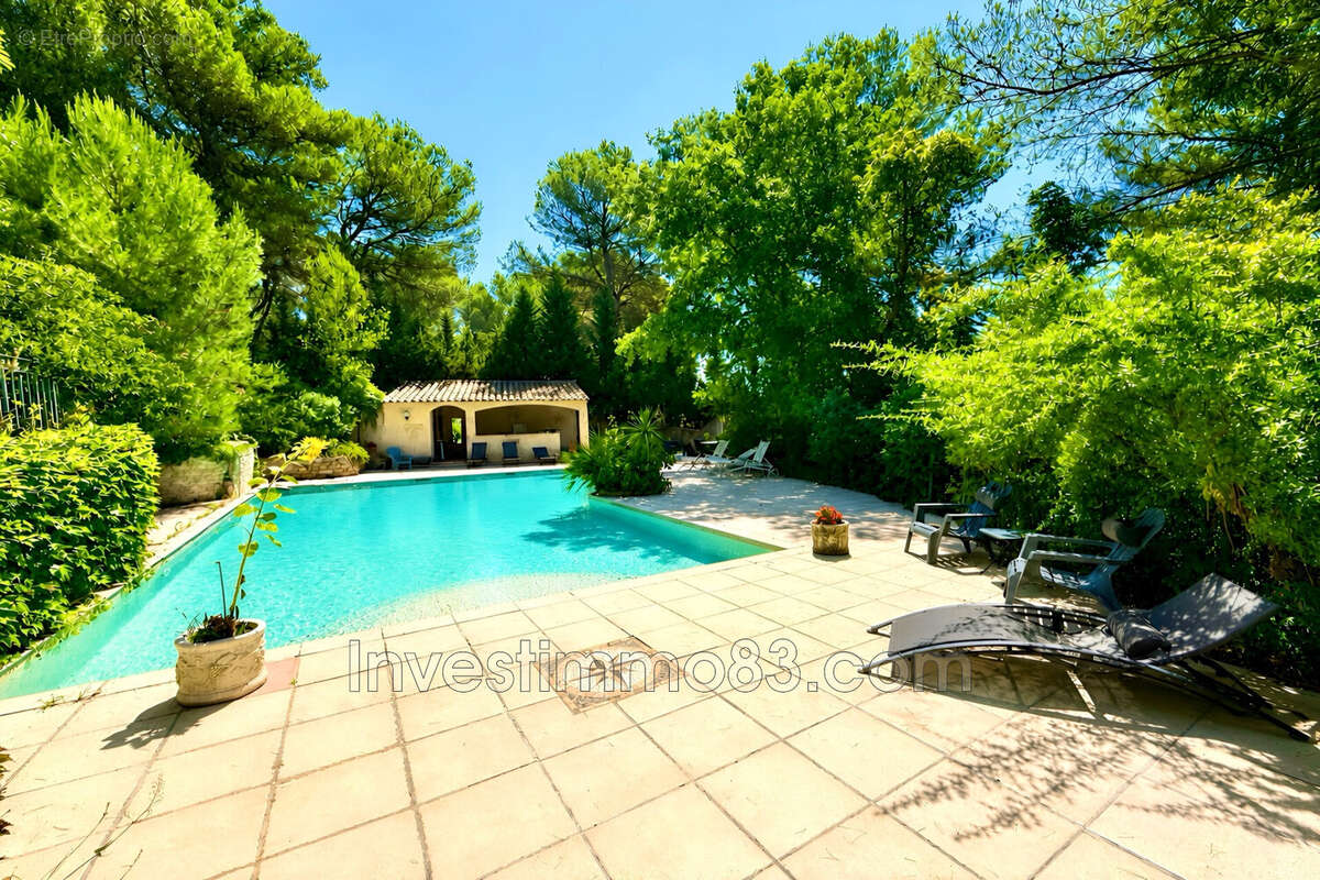 Maison 253 m² à Chateauneuf-Le-Rouge  - photo 5