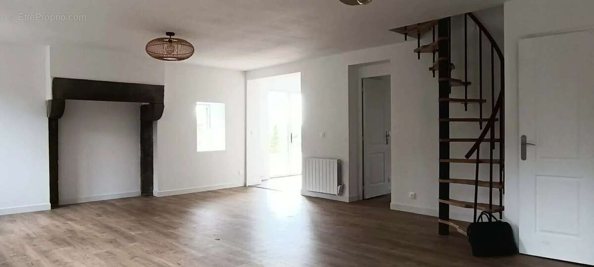 Maison à BAZOUGES-LA-PEROUSE