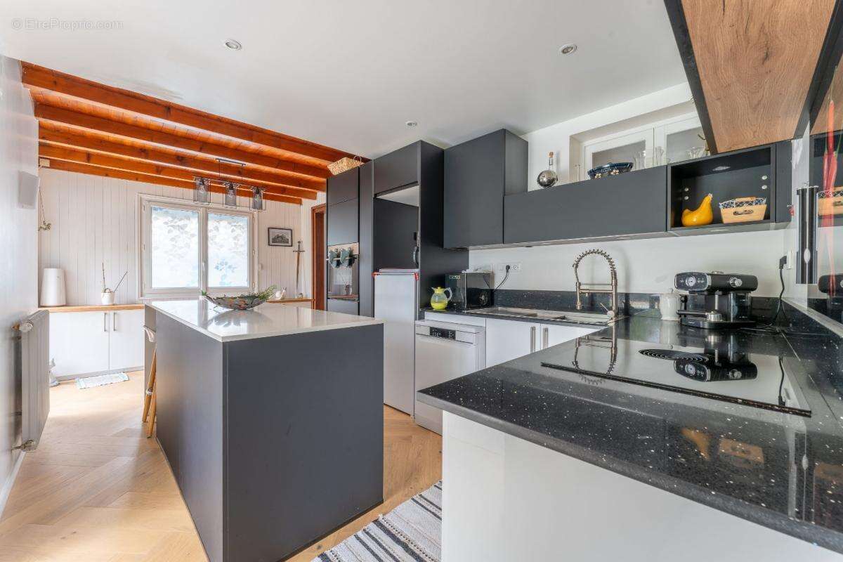 Maison à BRIZAMBOURG