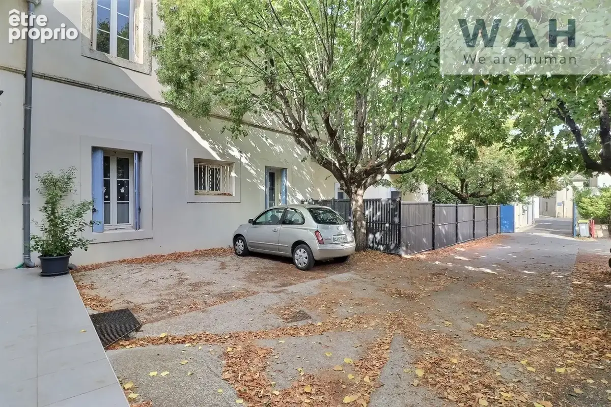 Lansargues centre - 201 m2 habitables - Terrasse et parkings - photo 13