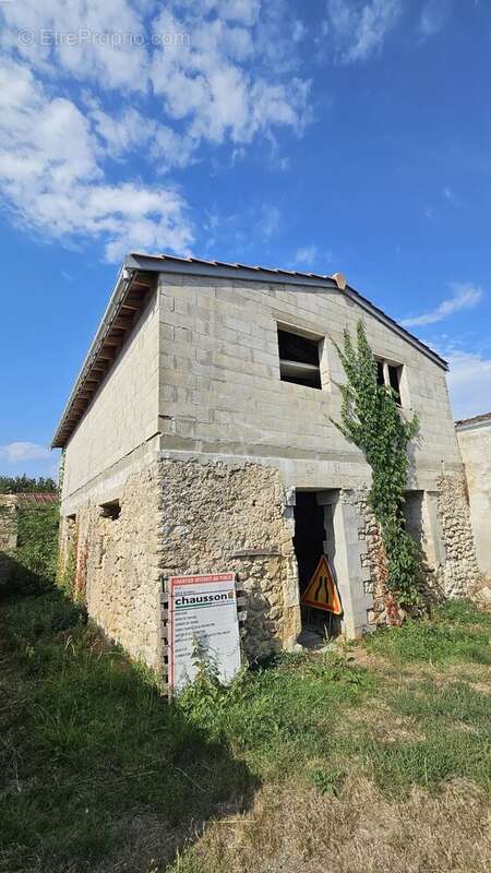 Maison à rénover avec des murs en pierres situé à 25mins de St André de Cubzac - photo 2