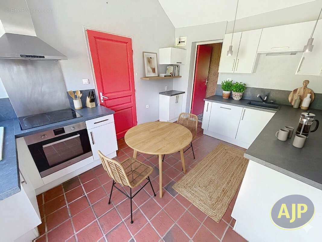 Maison à SAINT-MACAIRE-EN-MAUGES