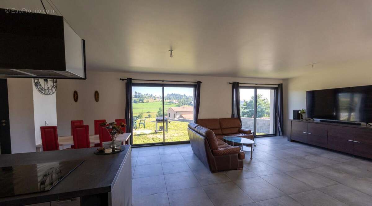 Maison à CHAMBOST-LONGESSAIGNE