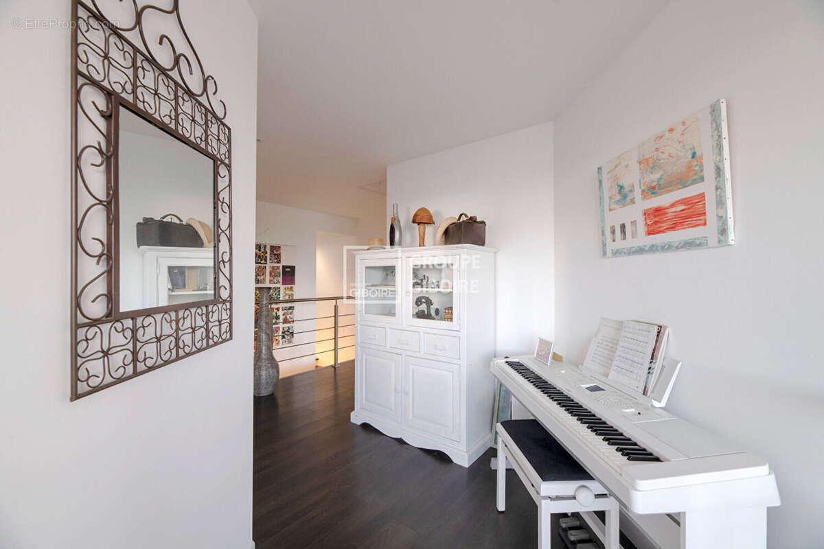 Maison à MONTGERMONT