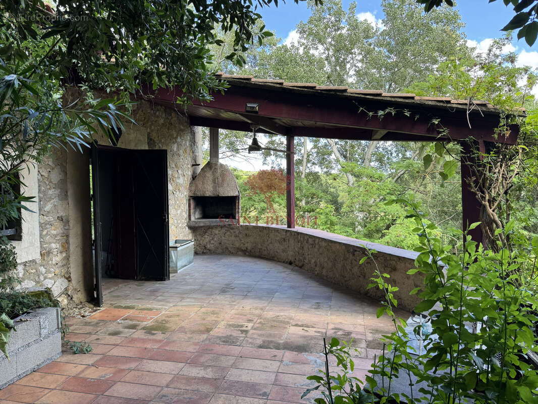 Maison de type t3 sur 2 niveaux et un appartement de type t2 sur une parcelle arboree de 6069m2 avec un bassin - photo 40