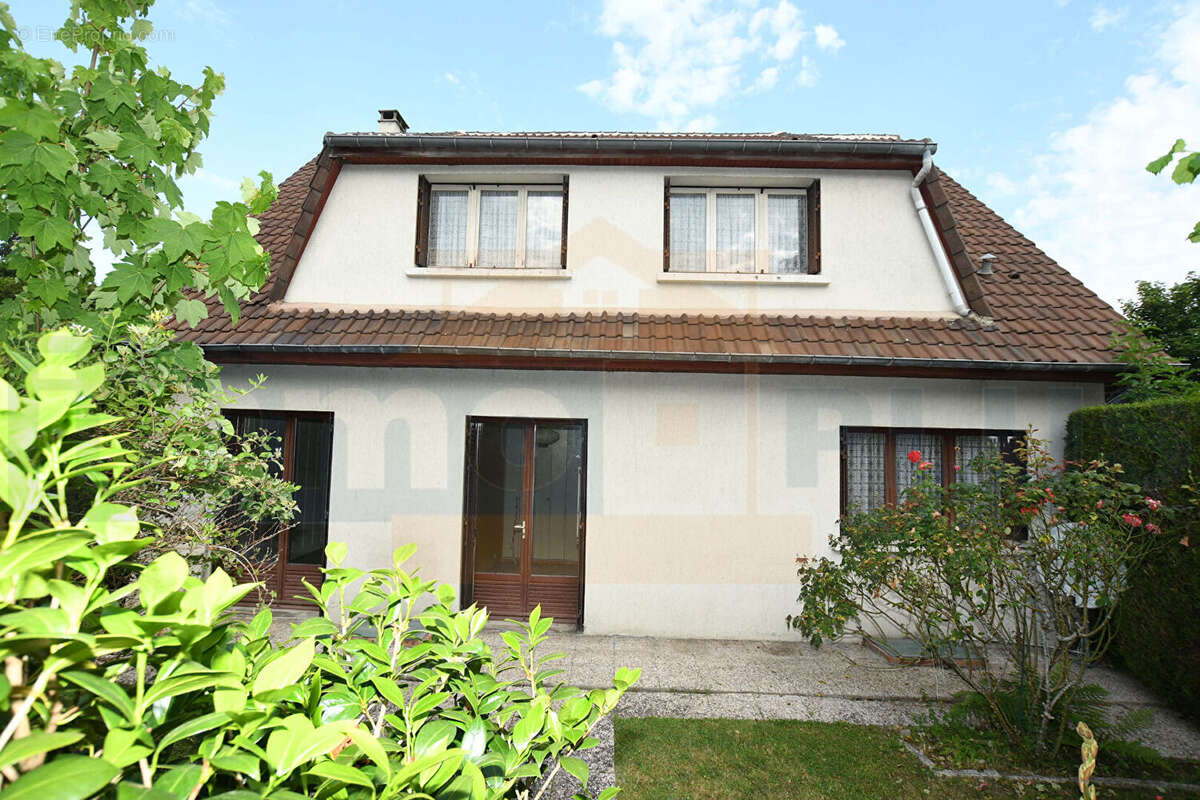 Maison à FONTENAY-LE-FLEURY