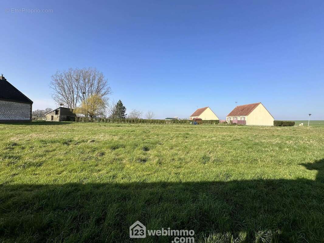 Tous les réseaux sont à proximité ! - Terrain à MORTIERS