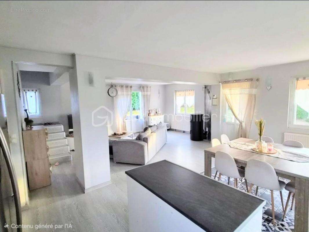 Une maison aux nombreux atouts, offrant espace, luminosité et une terrasse à aménager - photo 4