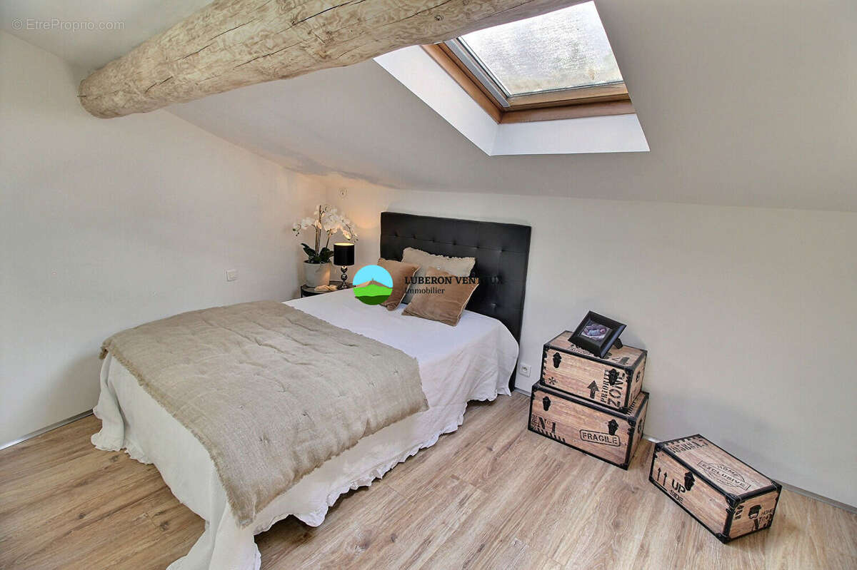 Maison  à Saint Didier, double séjour, 5 chambres, plus de 1000m² avec piscine. - photo 17