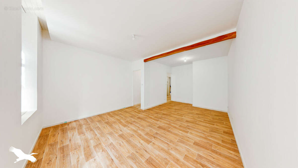 A VENDRE - Marseille 13005, Rue Ferrari - Appartement à vendre - T3 - 63 m² avec extérieur de 23 m², garage et cave de 33 m² - photo 6