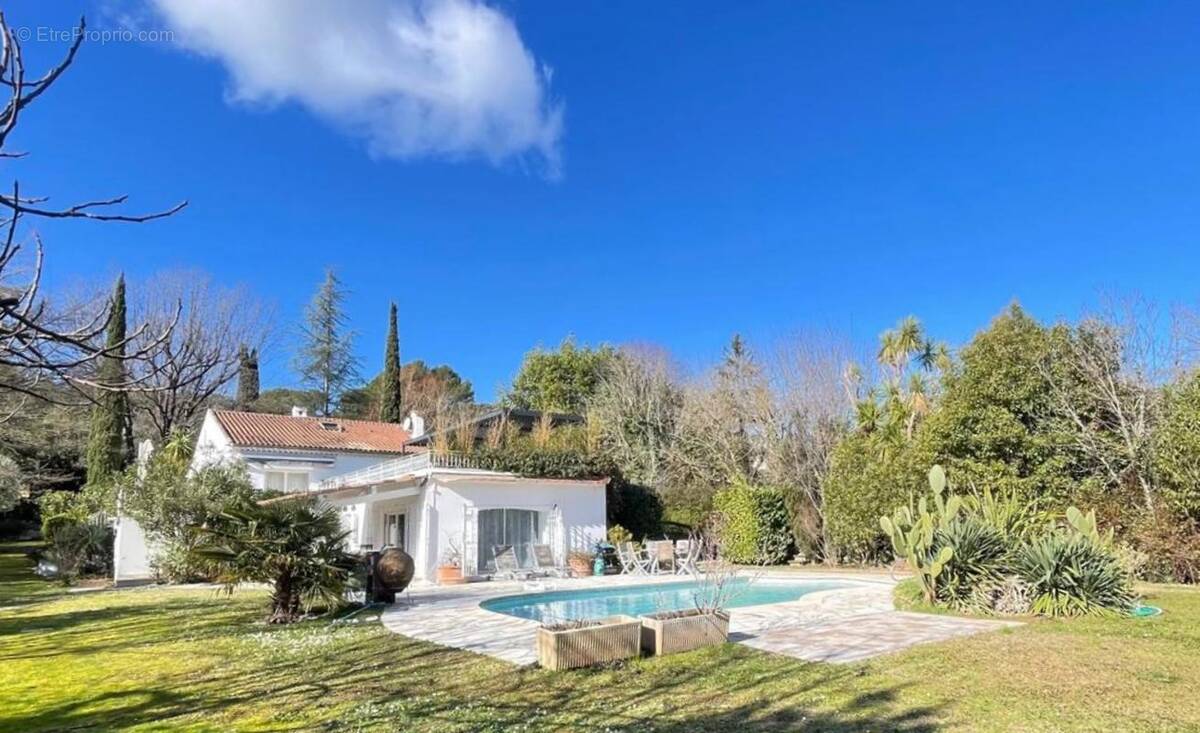 Maison à ROQUEFORT-LES-PINS