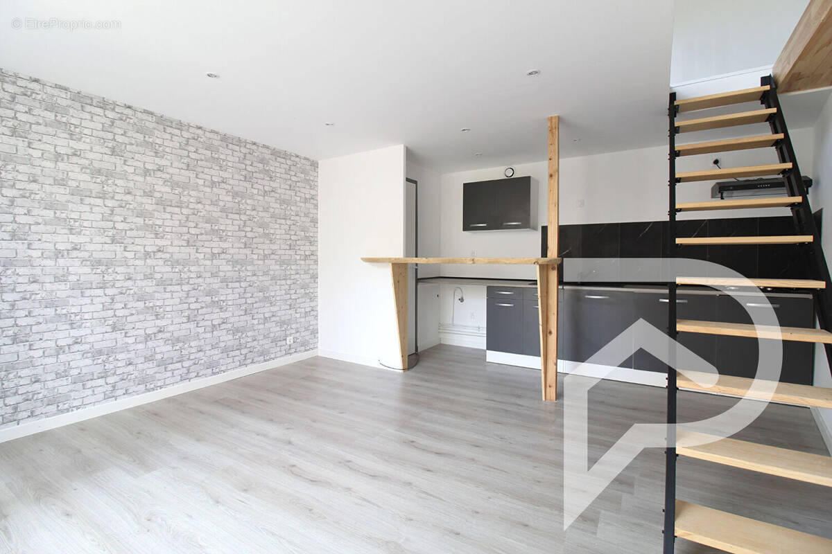 Maison à LONGUEIL-SAINTE-MARIE