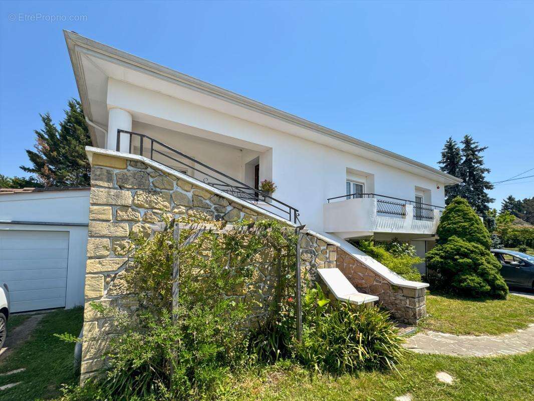 Maison à NEUVIC