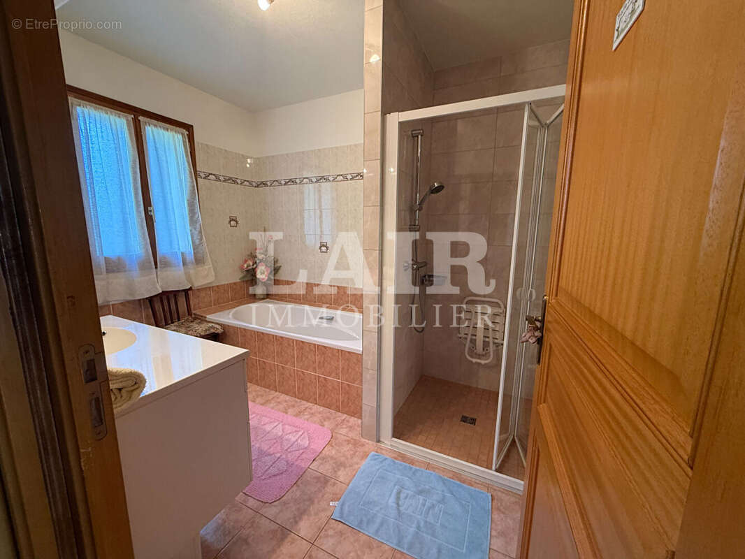 Maison familiale de 165 m² avec jardin, double garage et vie de plain-pied réf: F15552 - photo 5
