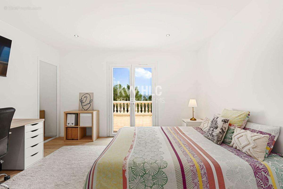 Maison à SAINT-LAURENT-DU-VAR