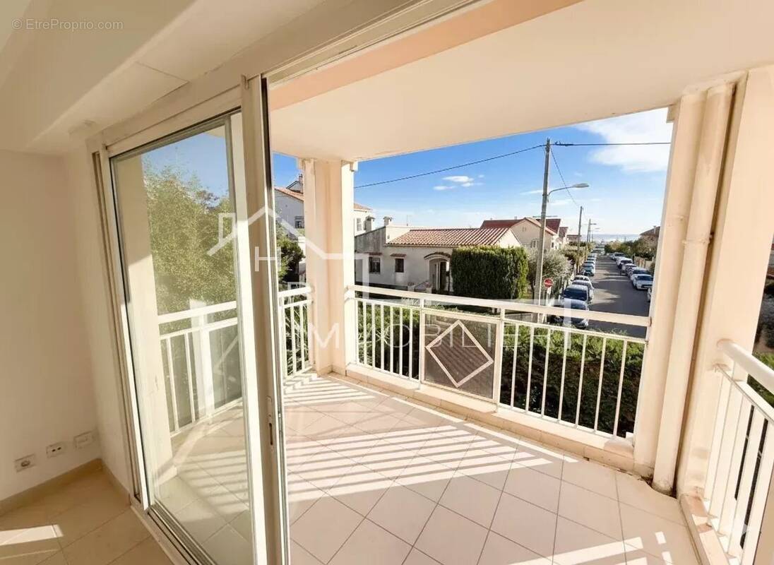 Appartement à SAINT-LAURENT-DU-VAR